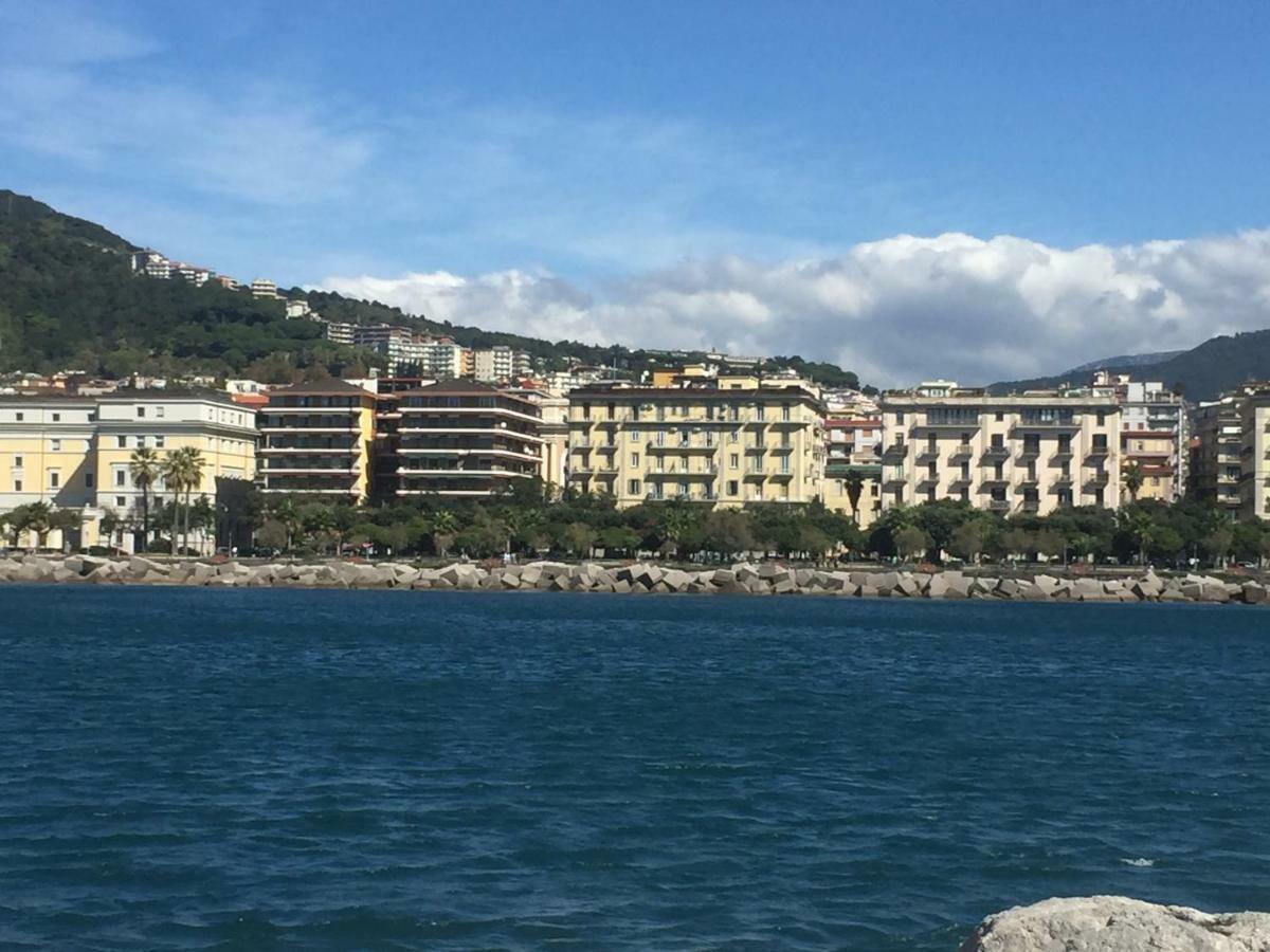 B&B Di Mare E D'Azzurro Salerno Luaran gambar